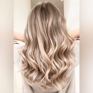 20” ashy blond covet and mane weft